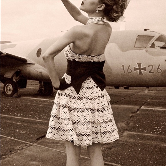 ❌SOLD❌ Betsy Johnson Crochet swing dress prom gown size 4 - Picture 2 of 9